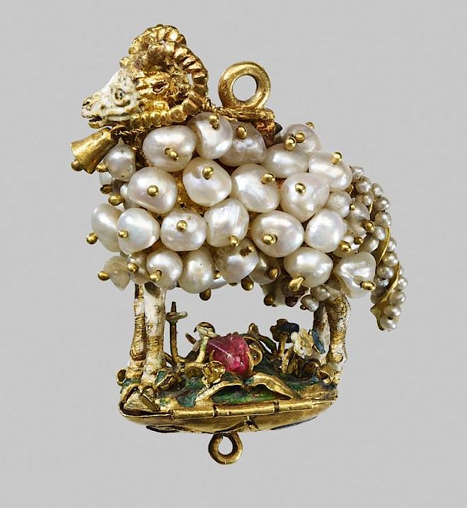 Wisiorek z Hiszpanii lub kolonii hiszpańskiej z około 1600 roku – złoto, emalia, spinel i perły. Biżuteria z pereł wczoraj i dziś