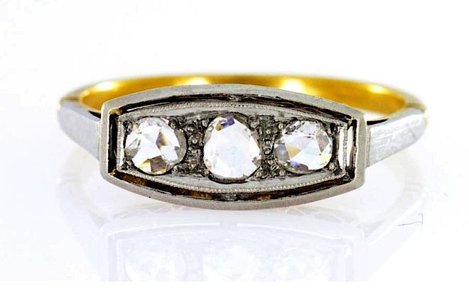 Złoty pierścionek z brylantami art deco – nr aukcji 1045. Biżuteria Art Deco w Galerii BiżuBizarre