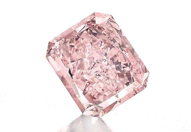 Pierścionek z fantazyjnie intensywnym różowym diamentem o masie 8,77 karata. Padną rekordy na aukcji biżuterii Christie?