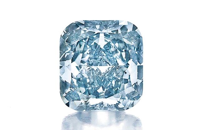 Pierścionek z fantazyjnie niebieskim diamentem o masie 3,81 karata. Padną rekordy na aukcji biżuterii Christie?