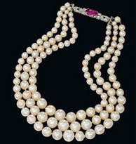 Naszyjnik perłowy Christies. Perły Art Deco w Londynie