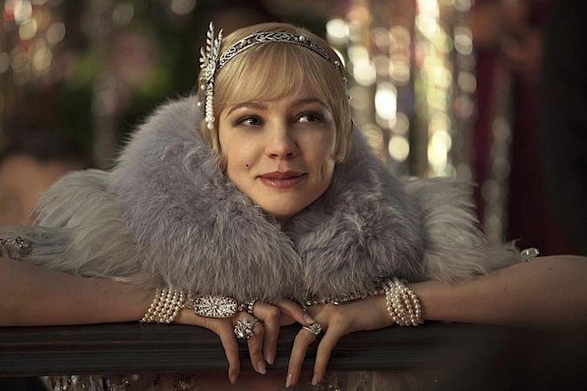 Daisy grana przez Carey Muligan prezentuje biżuterię Tiffany w filmie The Great Gatsby. Biżuteria z filmu The Great Gatsby
