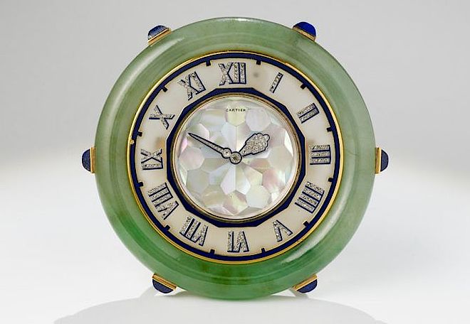 Zegar Cartier z epoki Art Deco z około 1925 roku z jadeitem, masą perłową i lapis lazuli. Biżuteria Art Deco: Hancock