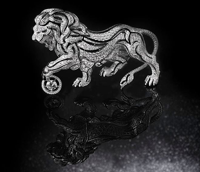 Broszka Chanel Lion Celeste – białe złoto, diamenty. Motyw lwa Wenecji znaleziony w apartamencie Coco Chanel. Biżuteria w stylu Chanel w Galerii BiżuBizarre