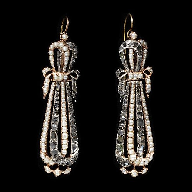 Kolczyki w złocie z naturalnymi perłami i diamentami. Biżuteria z pereł wczoraj i dziś