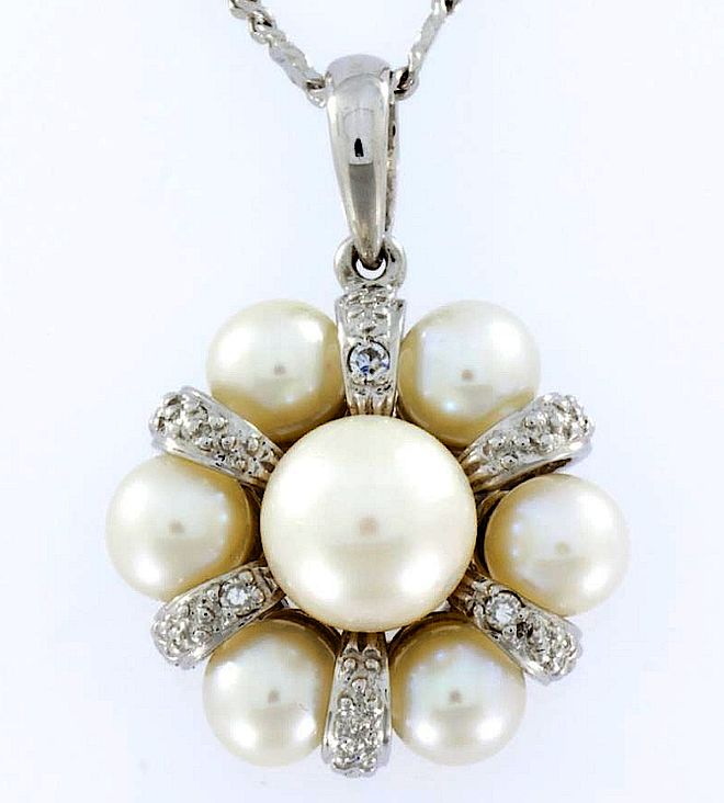Wisiorek z perłami i brylantami. Biżuteria z perłami w Galerii BiżuBizarre
