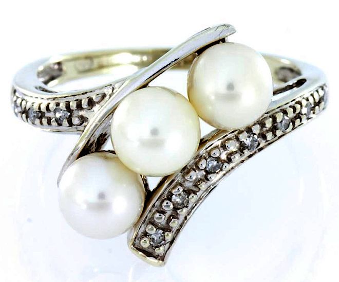 Pierścionek z brylantami i perłami. Biżuteria z perłami w Galerii BiżuBizarre