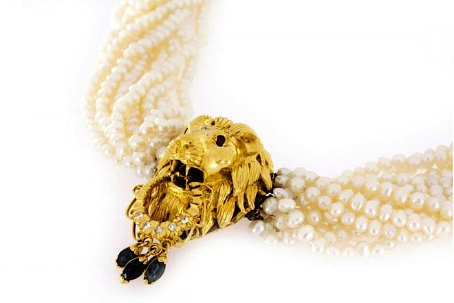 Naszyjnik z pereł z zapięciem w kształcie głowy lwa. Biżuteria zwierzęca w Galerii BiżuBizarre